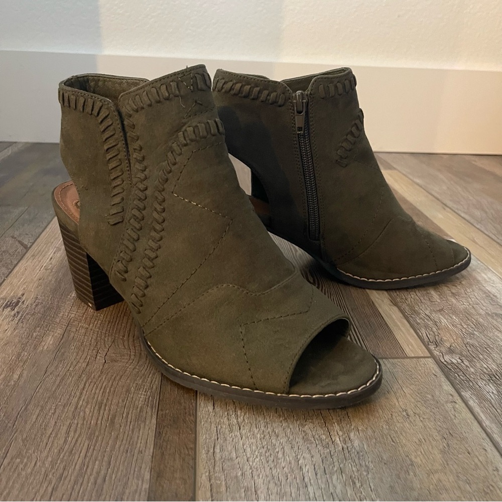 Olive Suede Bootie with block heel Women’s 8.5 Side Zipper Peep Toe